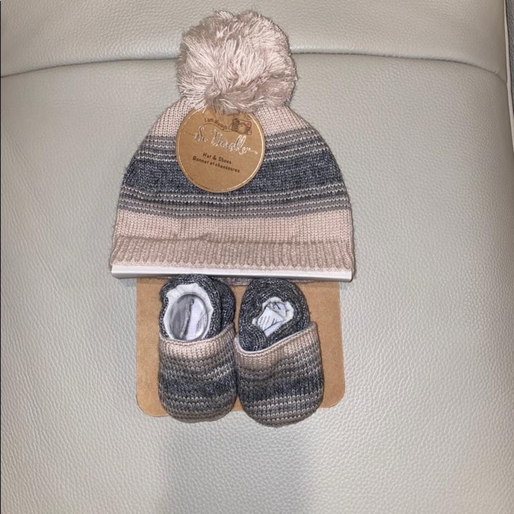 So Dorable 0-6M shoes and hat set